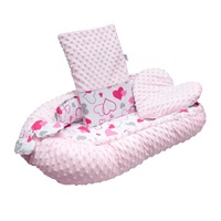 Luksusowe gniazdko z kołderką dla niemowlaka New Baby z Minki różowe serduszka