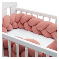 Ochraniacz do łóżeczka warkocz muślinowy New Baby różowy