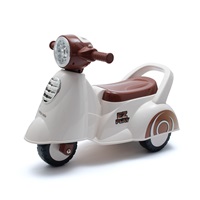 DRUGA JAKOŚĆ Dziecięcy jeździk z dźwiękiem Baby Mix Scooter biały
