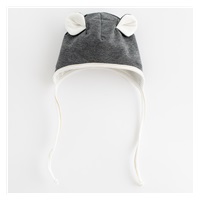 Wiosenna czapeczka dla niemowląt z chustką pod szyję New Baby Sebastian szary