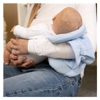 Muślinowa nakładka na rękę do karmienia New Baby zielona