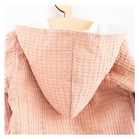 Muślinowy kombinezon z kapturem dla niemowląt New Baby Comfort clothes różowy