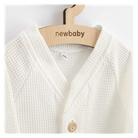 Niemowlęcy kaftanik zapinany na guziki New Baby Luxury clothing Oliver biały