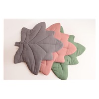 DRUGA JAKOŚĆ Mata muślinowa dla dzieci New Baby Maple Leaf pink