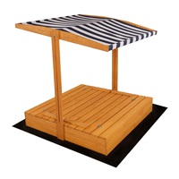 Piaskownica drewniana z ławeczkami i daszkiem zamykana Baby Mix 120x120 cm niebiesko biała