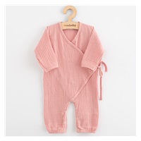 Niemowlęcy muślinowy pajac New Baby pink