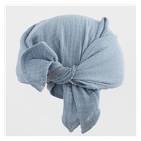Letnia muślinowa chustka dziecięca z daszkiem New Baby blue